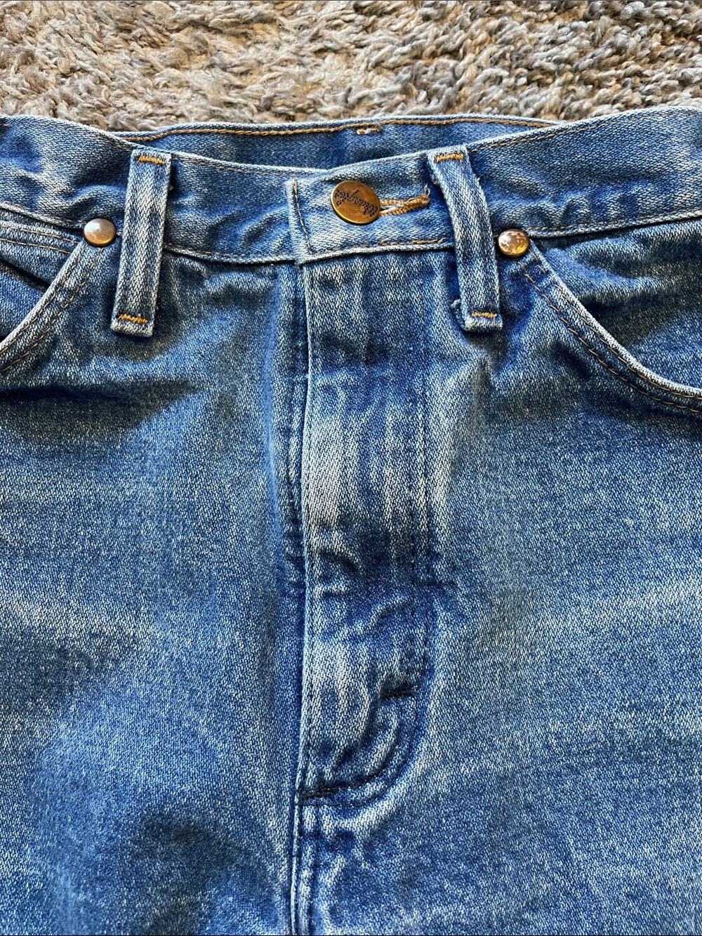 Wrangler Straight Leg Jeans in Light Blue Wash - Picture 3 of 7